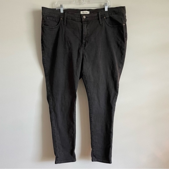 Madewell Petite 9" High-Rise Skinny Jeans in Lunar Wash - Picture 2 of 10